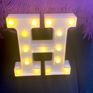 Letter Lamp Light H white Plastic Battery Operated With Box